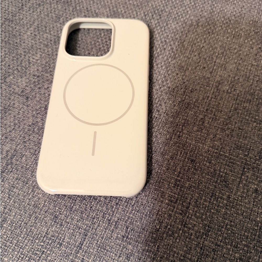 Apple White MagSafe-Compatible Case